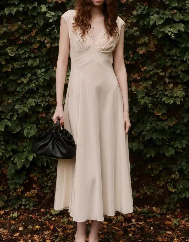 Mila Medium Tote in Black Rylan