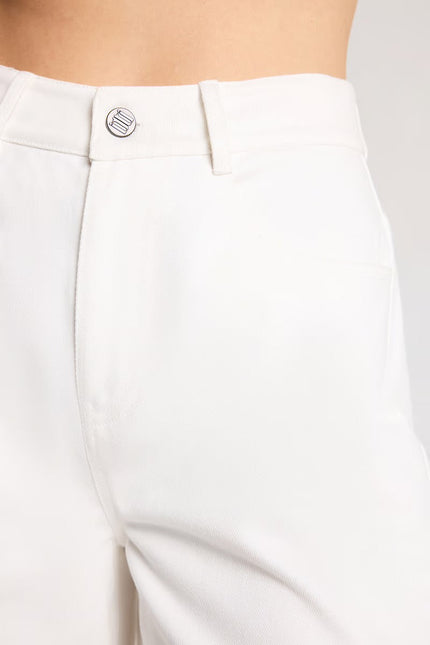 Velo Short in White Blanca