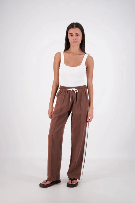 Cassis Pant in Mocha Jasmine Alexa