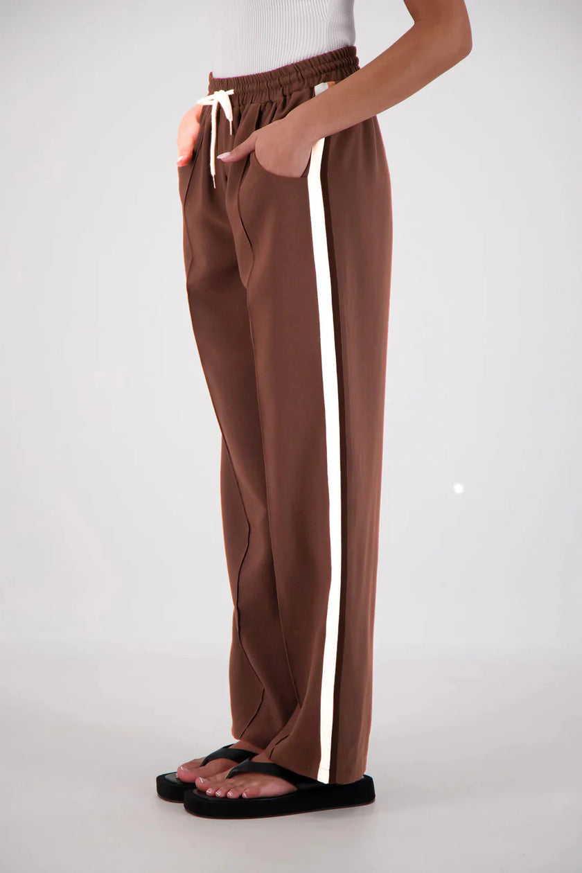 Cassis Pant in Mocha Jasmine Alexa