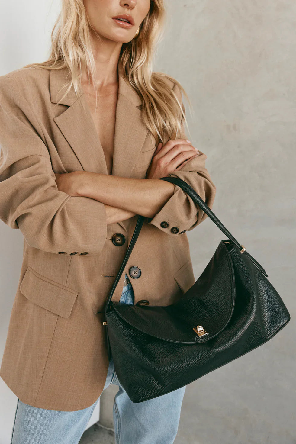 Sloane Large Black Leather Crossbody Vestirsi