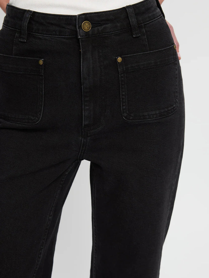 Dominique Jean in Black Kivari