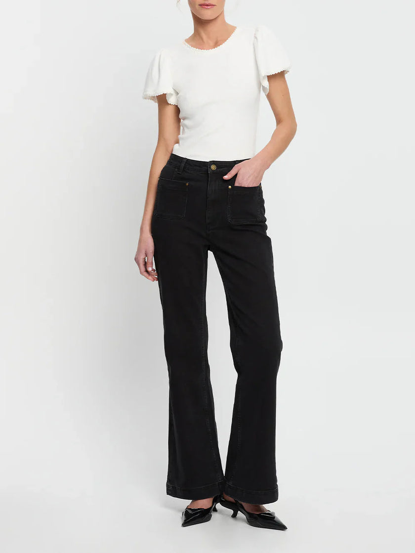 Dominique Jean in Black Kivari