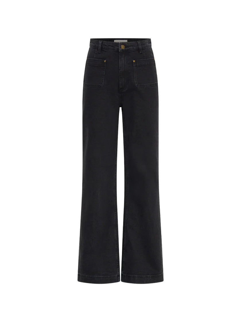 Dominique Jean in Black Kivari